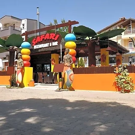 Safari , Aparthotel 3*