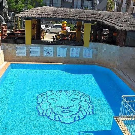 Safari , Aparthotel 3*